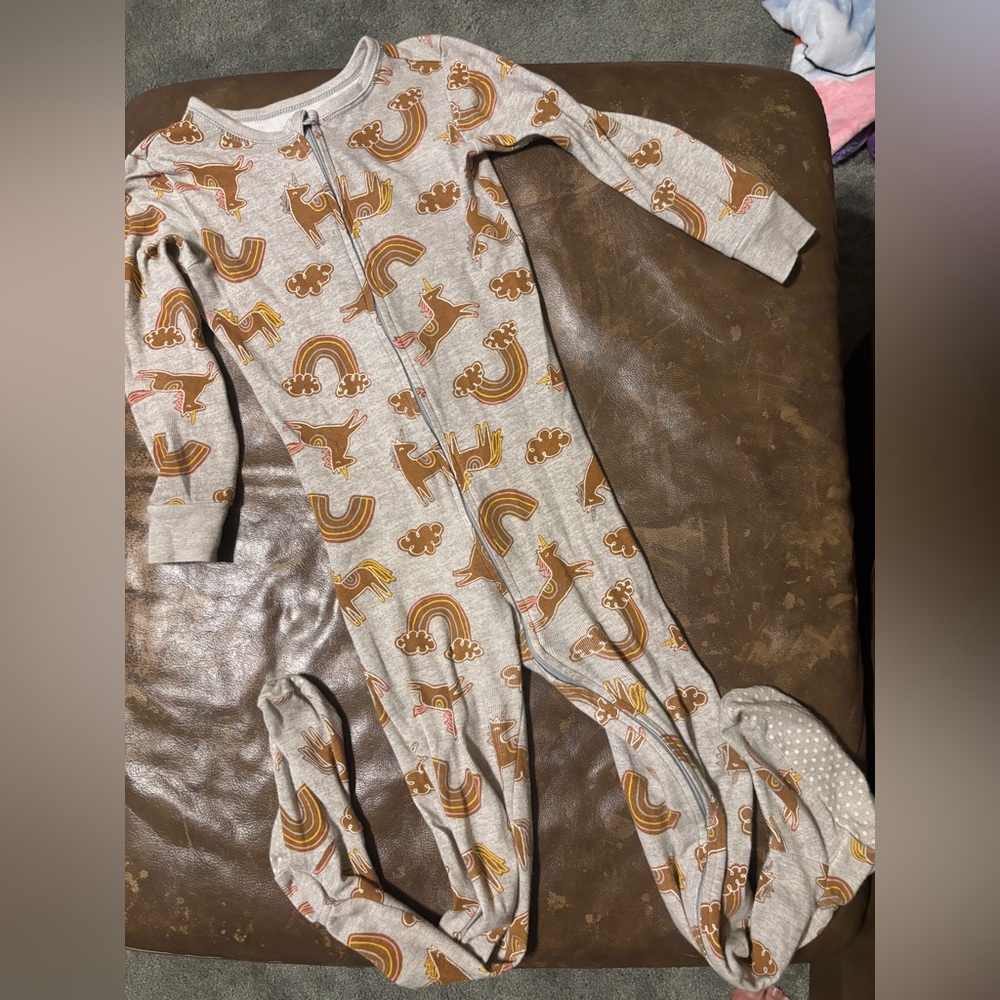 Old Navy 5t onesie gingerbread unicorn and rainbows